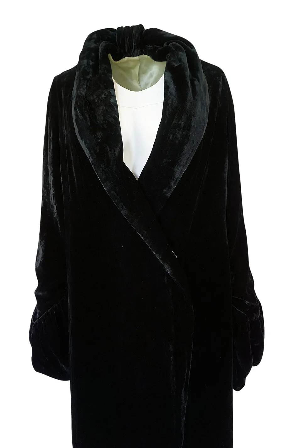 1920s Unlabeled Silk Velvet Coat with Pale Green Silk Lining