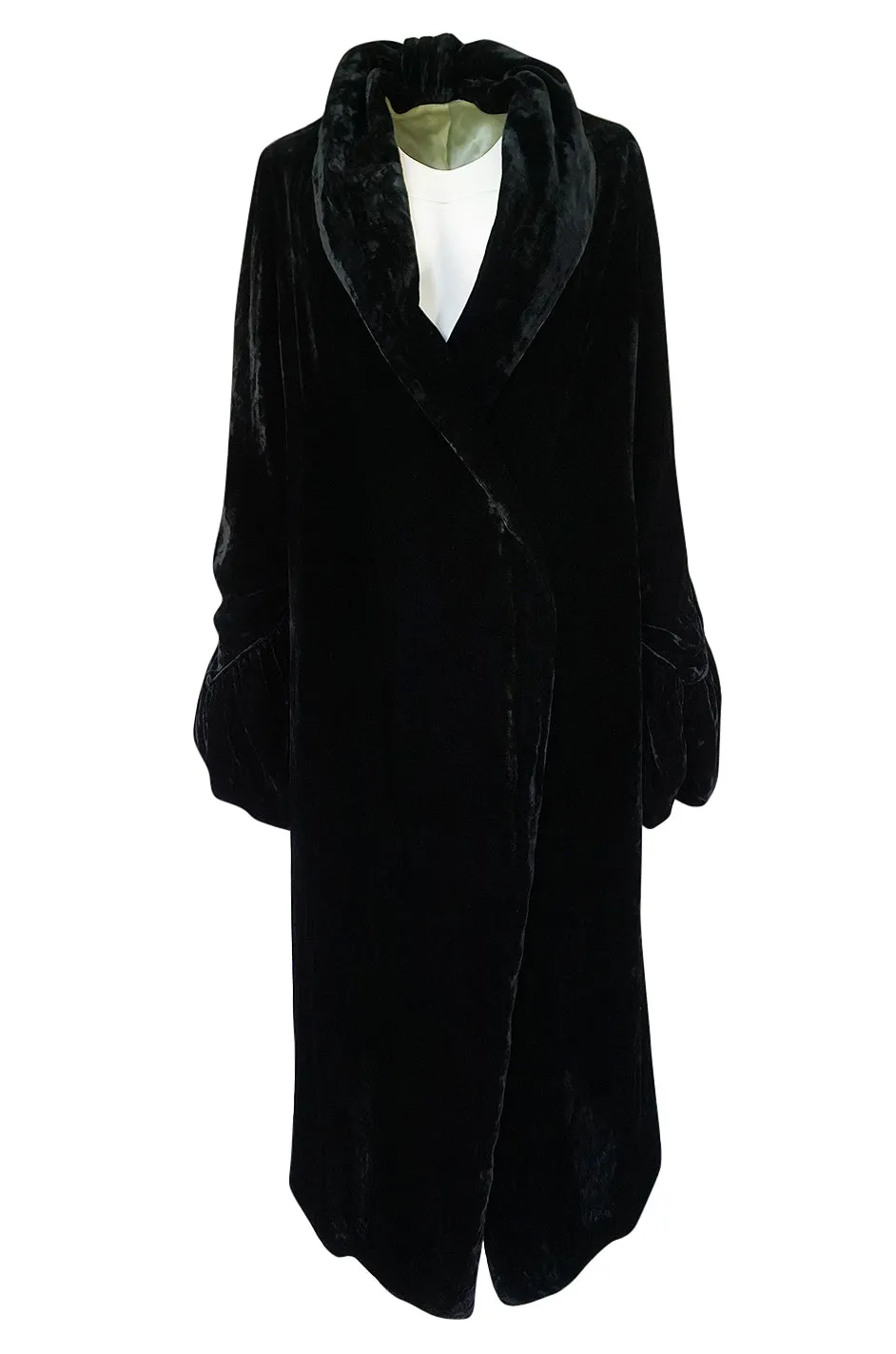 1920s Unlabeled Silk Velvet Coat with Pale Green Silk Lining