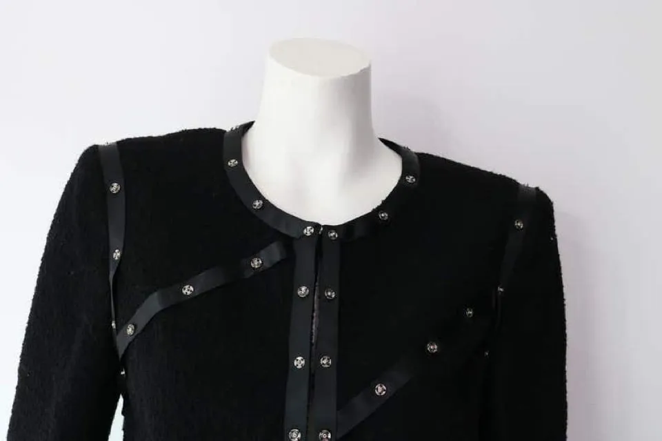 Chanel 2003 Fall 03A black Cropped Boucle Tweed Jacket FR 48 US 10/12