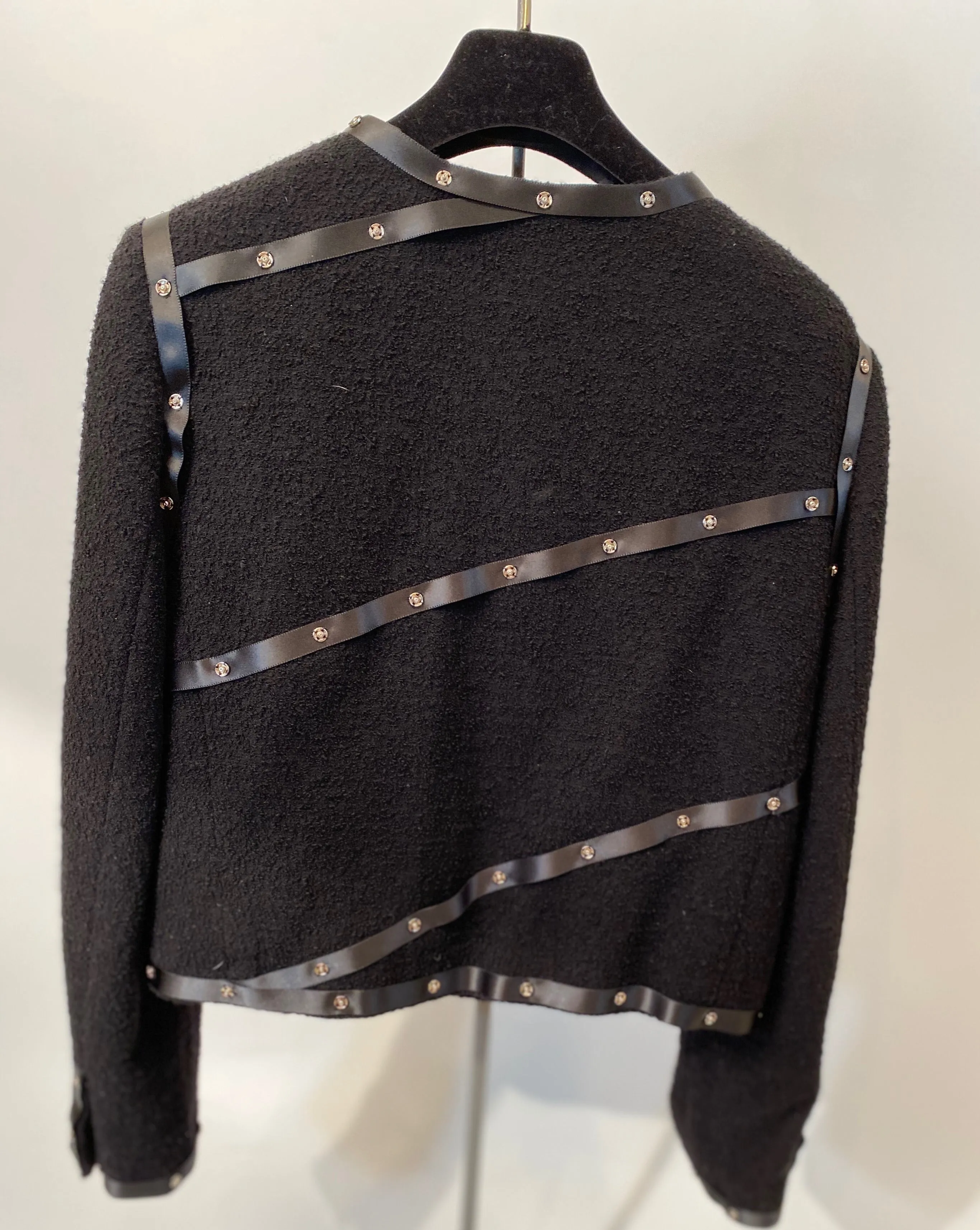 Chanel 2003 Fall 03A black Cropped Boucle Tweed Jacket FR 48 US 10/12