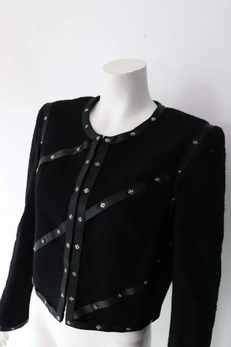 Chanel 2003 Fall 03A black Cropped Boucle Tweed Jacket FR 48 US 10/12