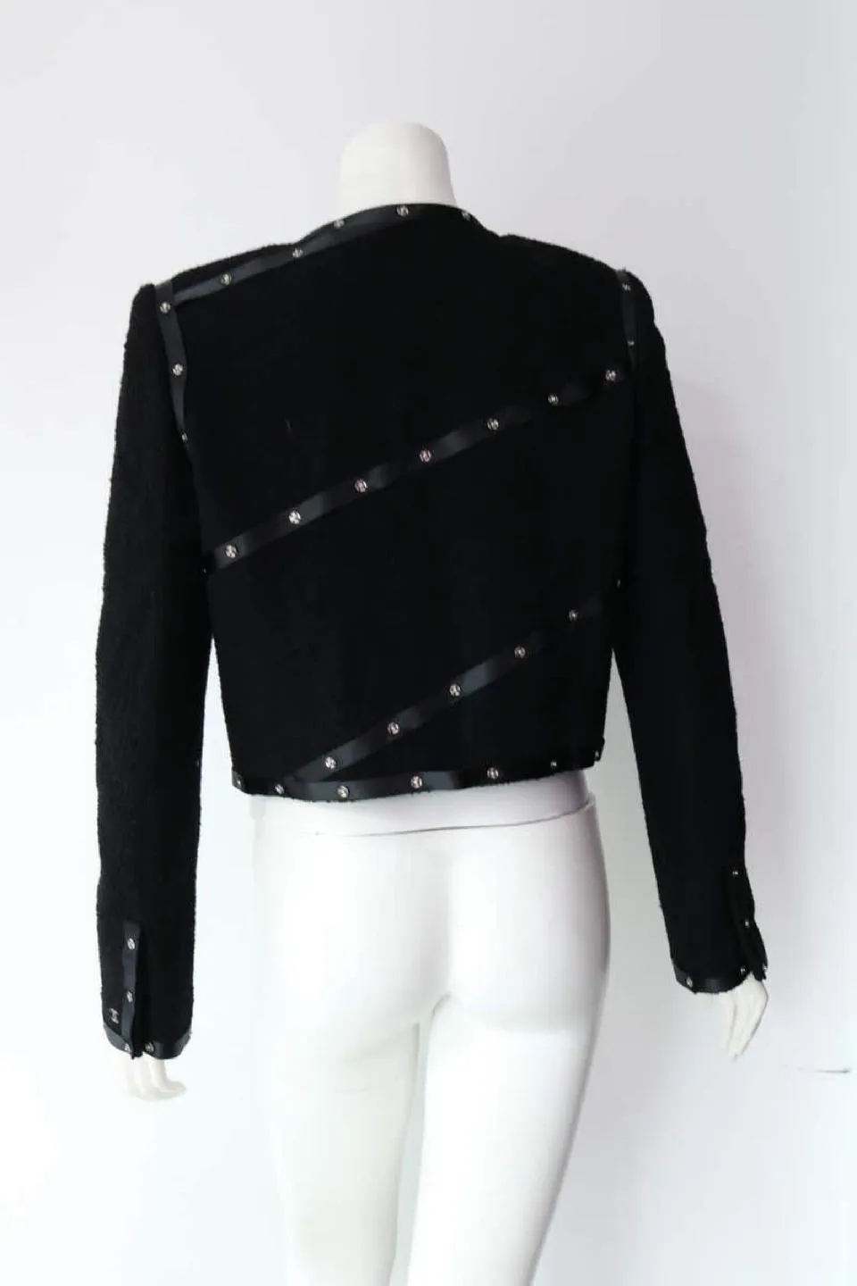 Chanel 2003 Fall 03A black Cropped Boucle Tweed Jacket FR 48 US 10/12