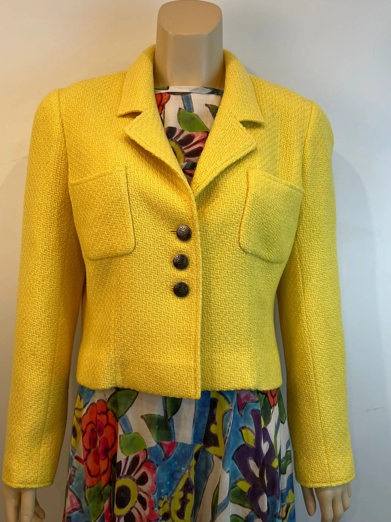 Chanel Vintage 97C 1997 Cruise Yellow Jacket FR 44 US 6/8