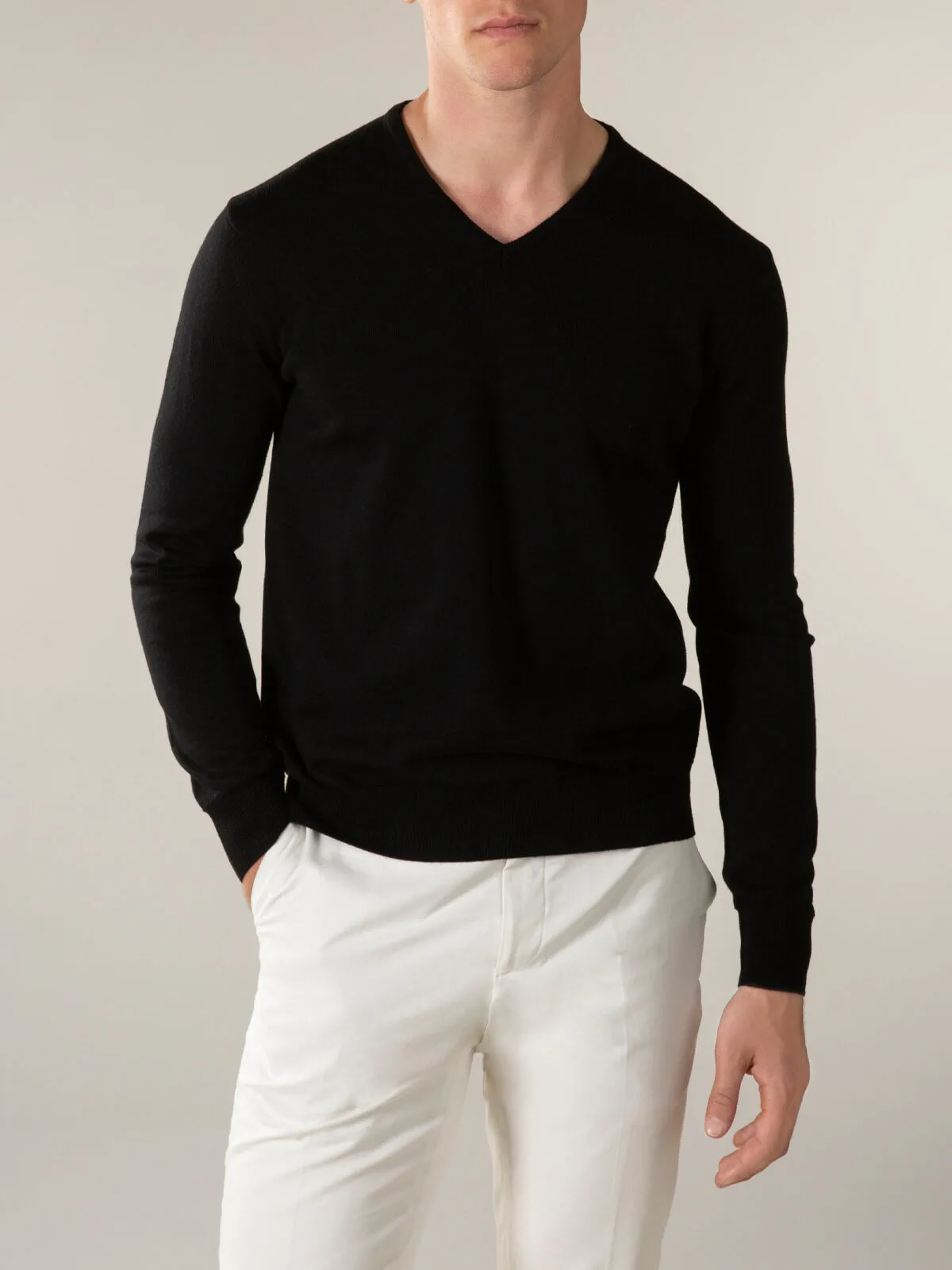 Extrafine Merino V-Neck Black